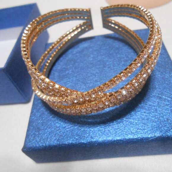 NEW CLEAR RHINESTONE BANGLE CLIPON BRACELET ON GOLD BAND IN BLUE BOX BEAUTIFUL - Picture 7 of 9